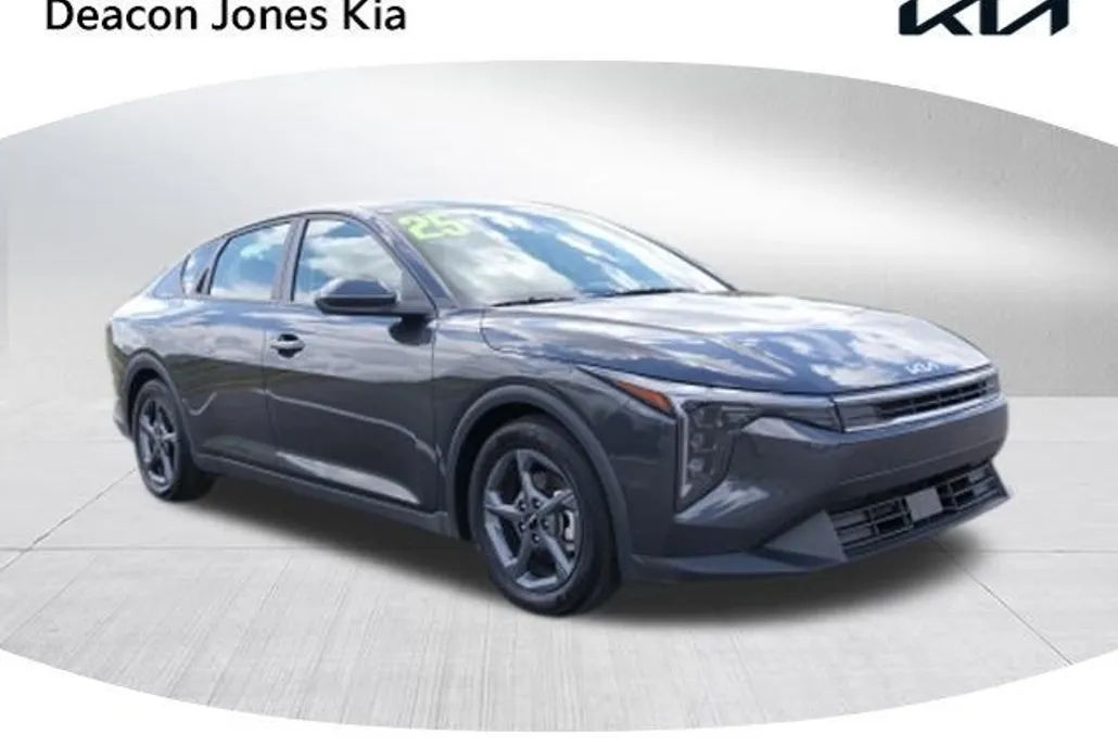 2025 Kia K4 LXS photo 1
