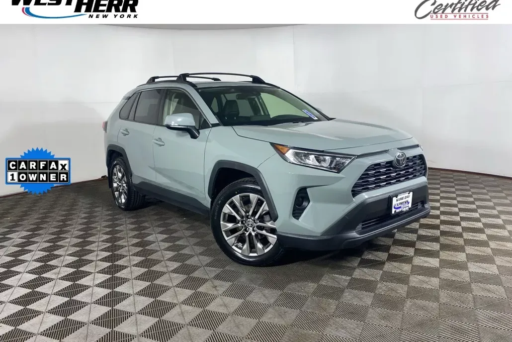 2020 Toyota RAV4 XLE Premium photo 1