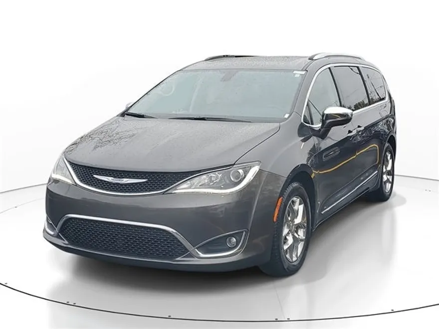 2018 Chrysler Pacifica Limited photo 2