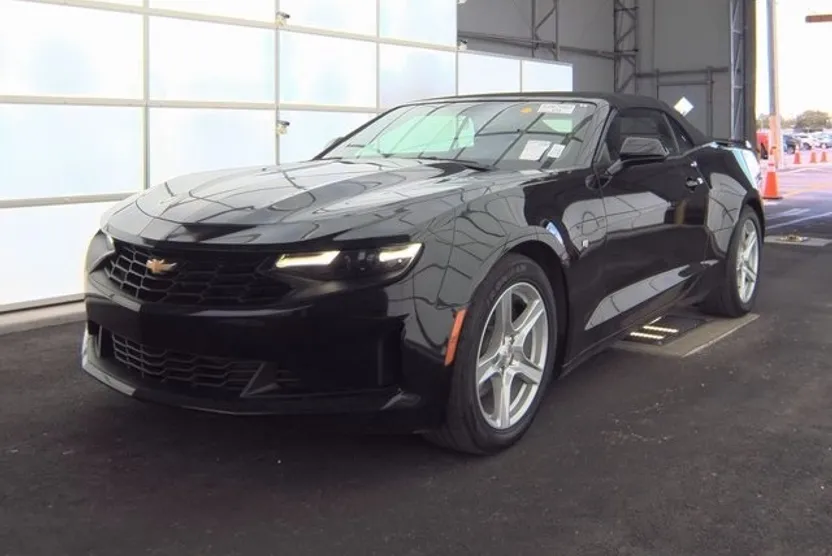 2023 Chevrolet Camaro 1LT photo 1