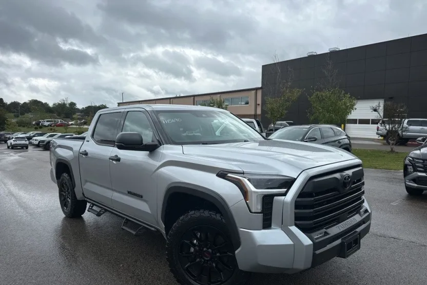 2023 Toyota Tundra SR5 photo 1