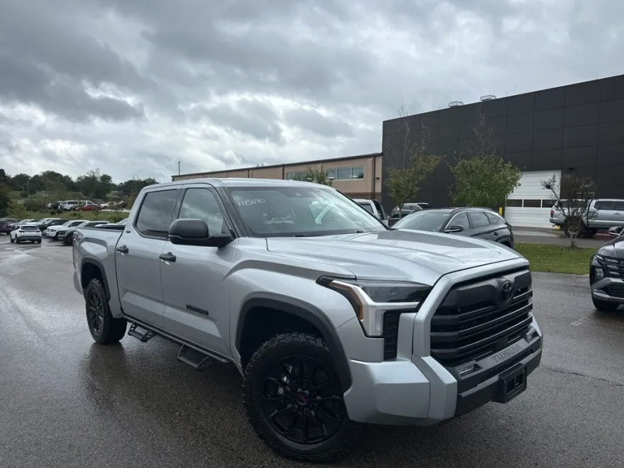 2023 Toyota Tundra SR5 photo 1