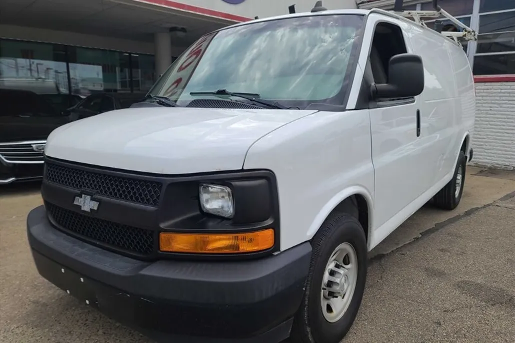 2017 Chevrolet Express 2500 Cargo Van photo 1