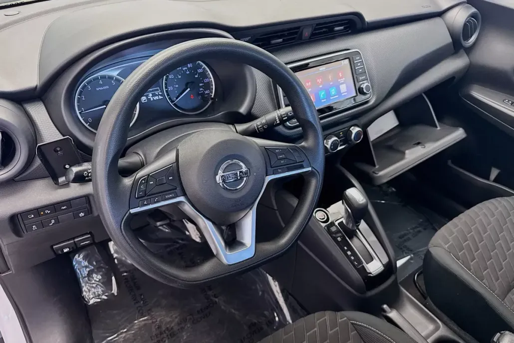 2021 Nissan Kicks S photo 1