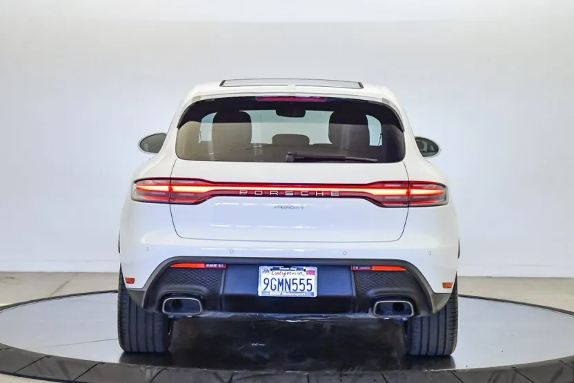 2023 Porsche Macan Base photo 1