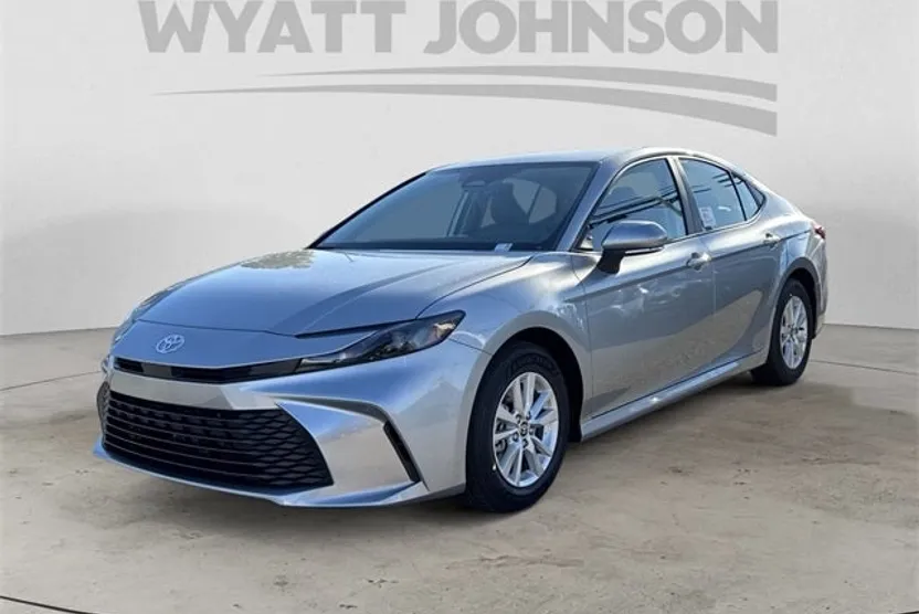2026 Toyota Camry LE photo 1