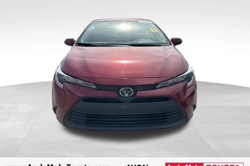 2024 Toyota Corolla LE photo 1