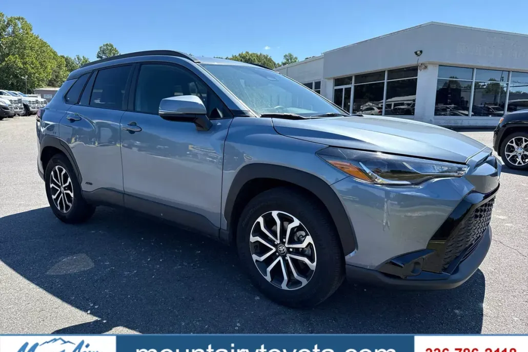 2024 Toyota Corolla Cross Hybrid SE photo 1
