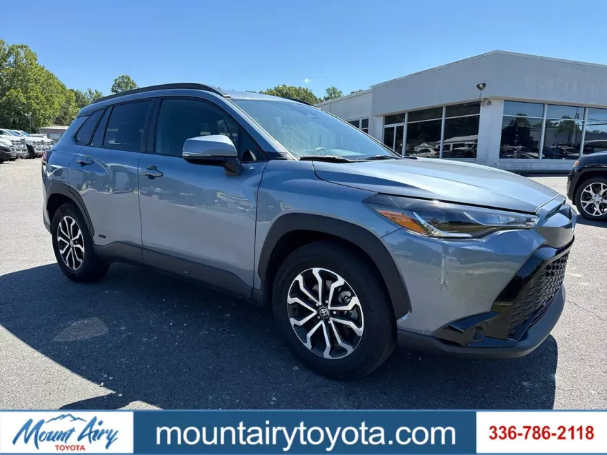 2024 Toyota Corolla Cross Hybrid SE photo 1