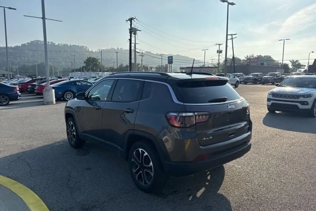 2022 Jeep Compass Limited photo 1
