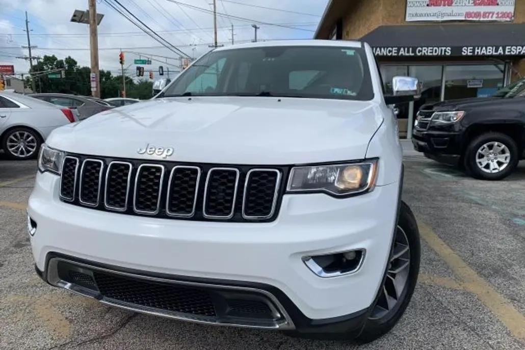 2017 Jeep Grand Cherokee Limited Sport photo 1