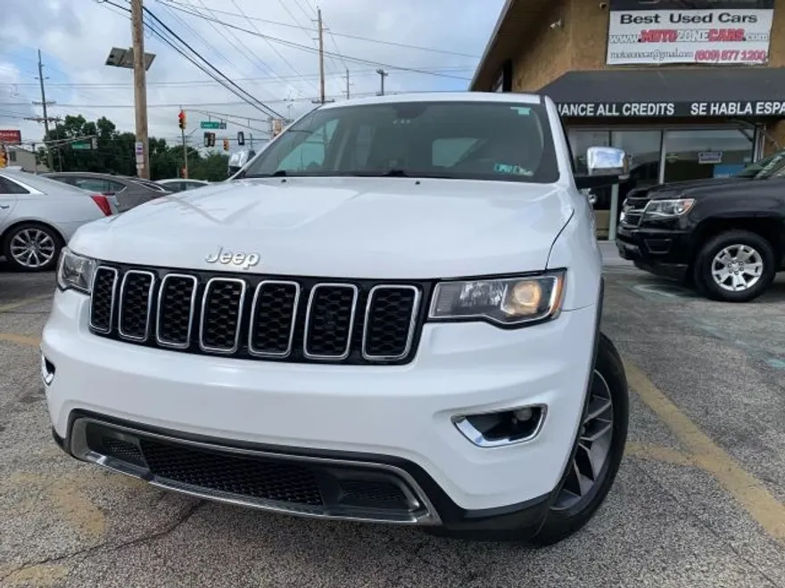 2017 Jeep Grand Cherokee Limited Sport photo 1