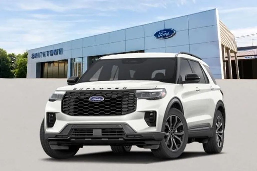 2025 Ford Explorer ST-Line photo 1