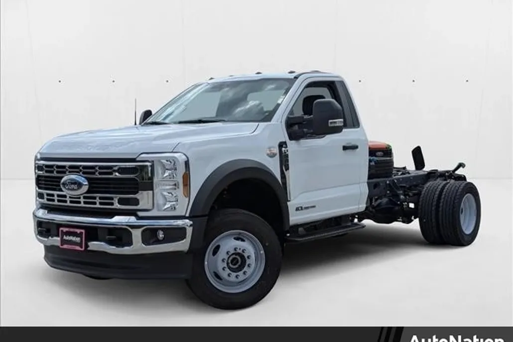 2025 Ford F-600 photo 1