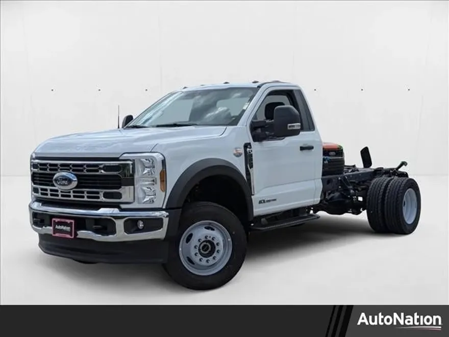 2025 Ford F-600 photo 1