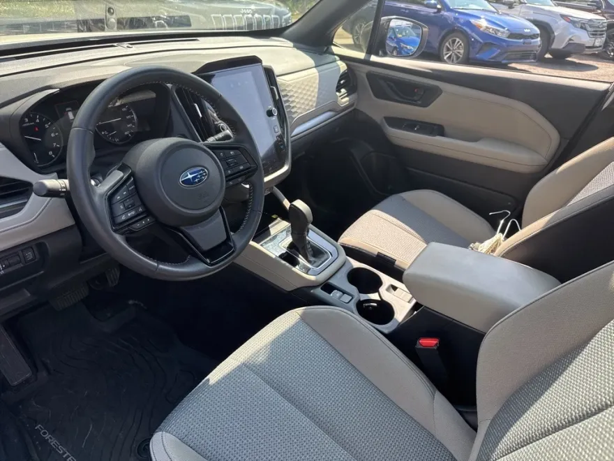 2025 Subaru Forester Premium photo 1