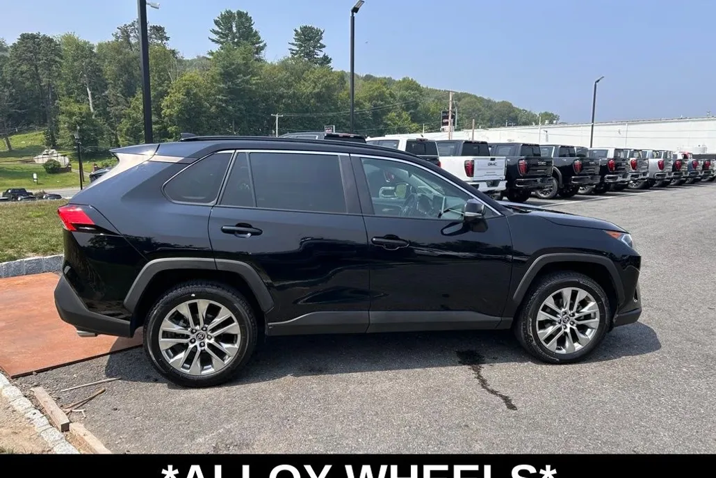 2021 Toyota RAV4 XLE Premium photo 1