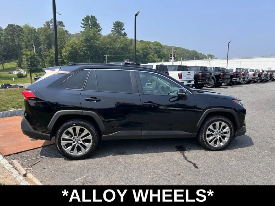 2021 Toyota RAV4 XLE Premium photo 1
