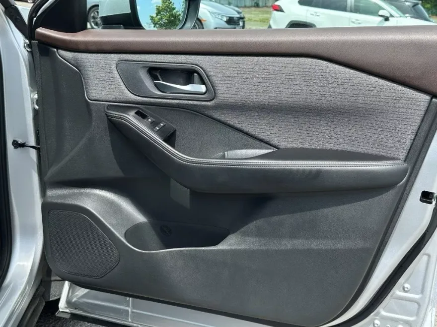 2023 Nissan Rogue SV photo 15