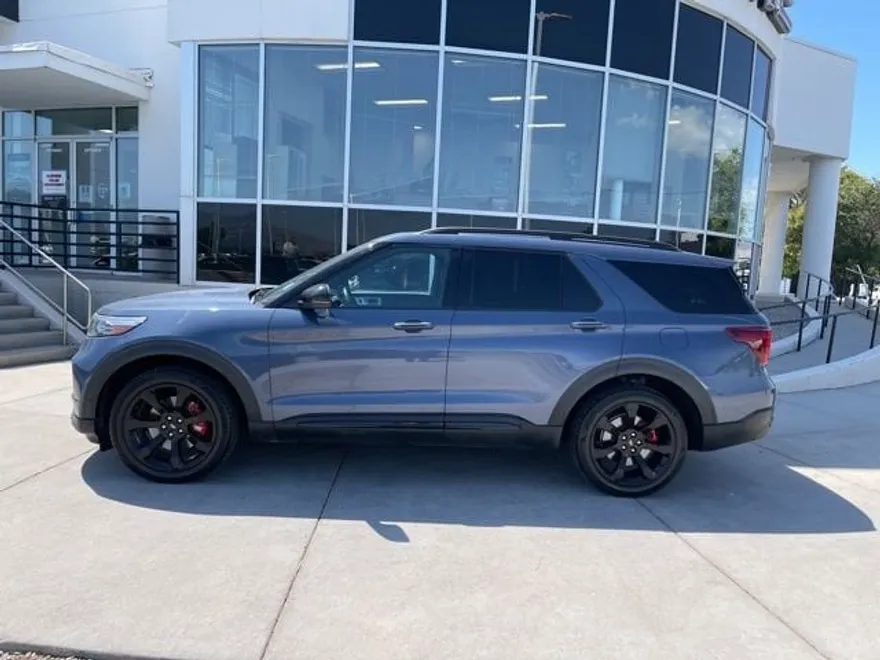 2021 Ford Explorer ST photo 1