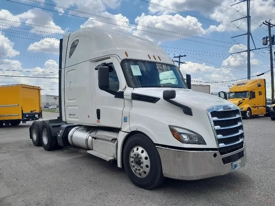 2020 Freightliner Cascadia 126" Sleeper Cab photo 1