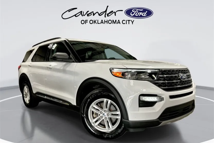 2024 Ford Explorer XLT photo 1
