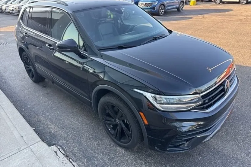 2024 Volkswagen Tiguan SE R-Line Black photo 1
