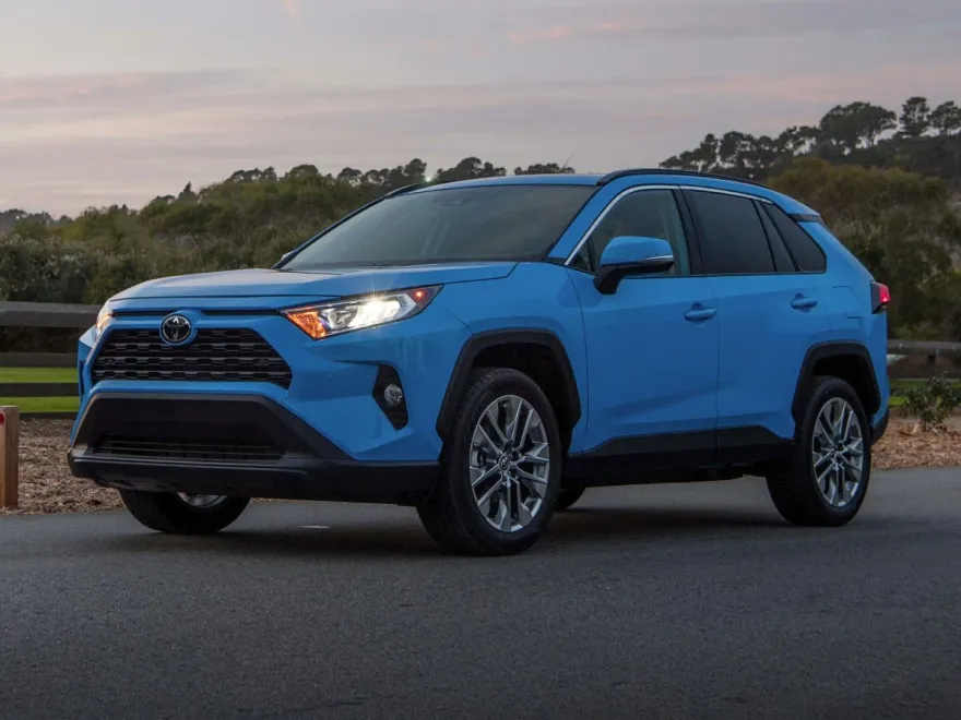 2022 Toyota RAV4 XLE photo 1