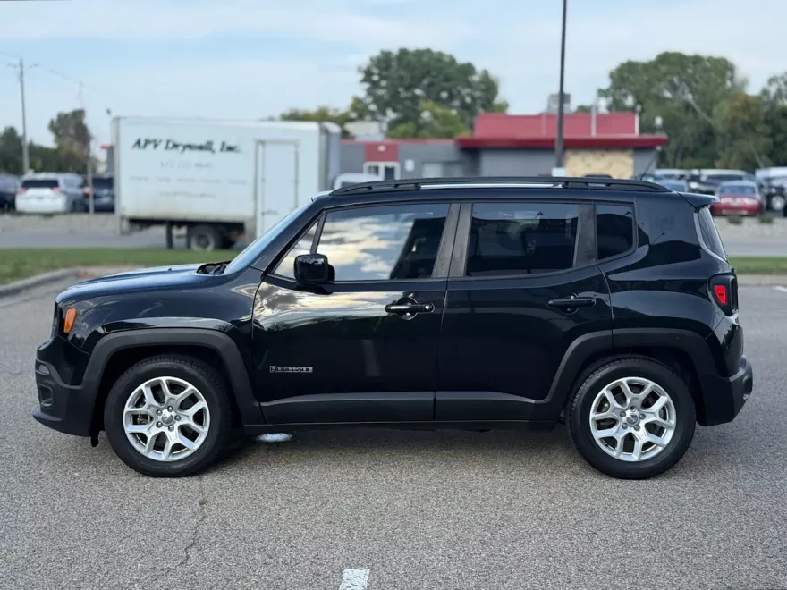 2017 Jeep Renegade Latitude North Edition photo 1