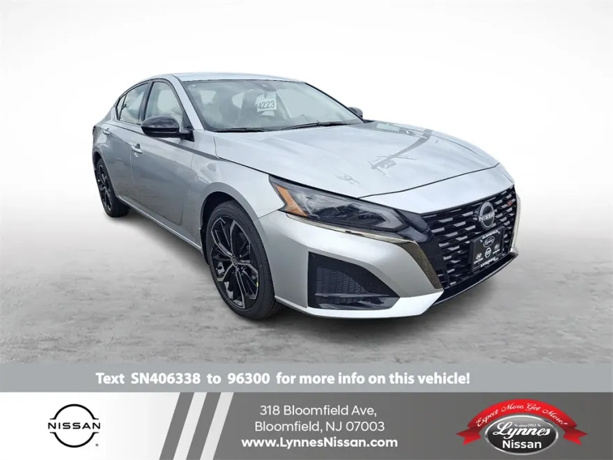 2025 Nissan Altima SR photo 1