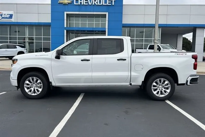 2026 Chevrolet Silverado 1500 Custom photo 1