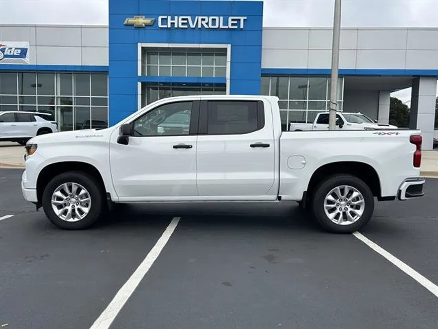2026 Chevrolet Silverado 1500 Custom photo 1