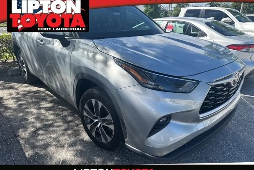 2022 Toyota Highlander XLE photo 1
