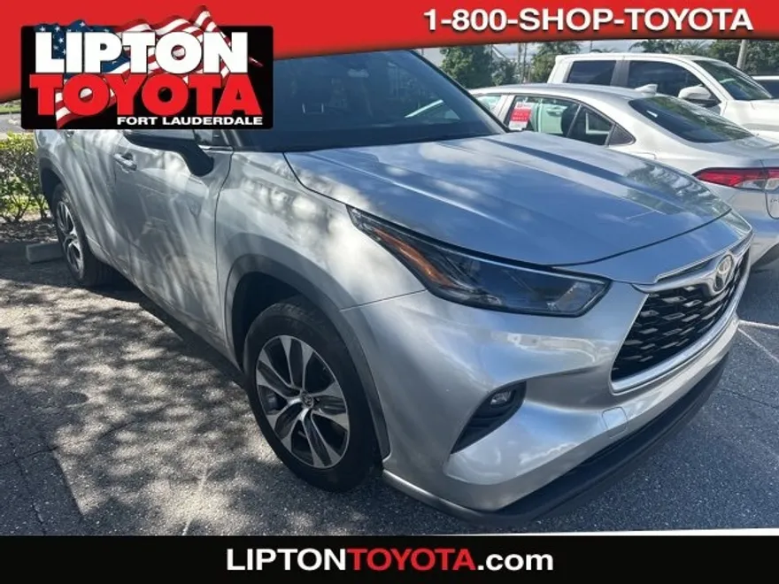 2022 Toyota Highlander XLE photo 1