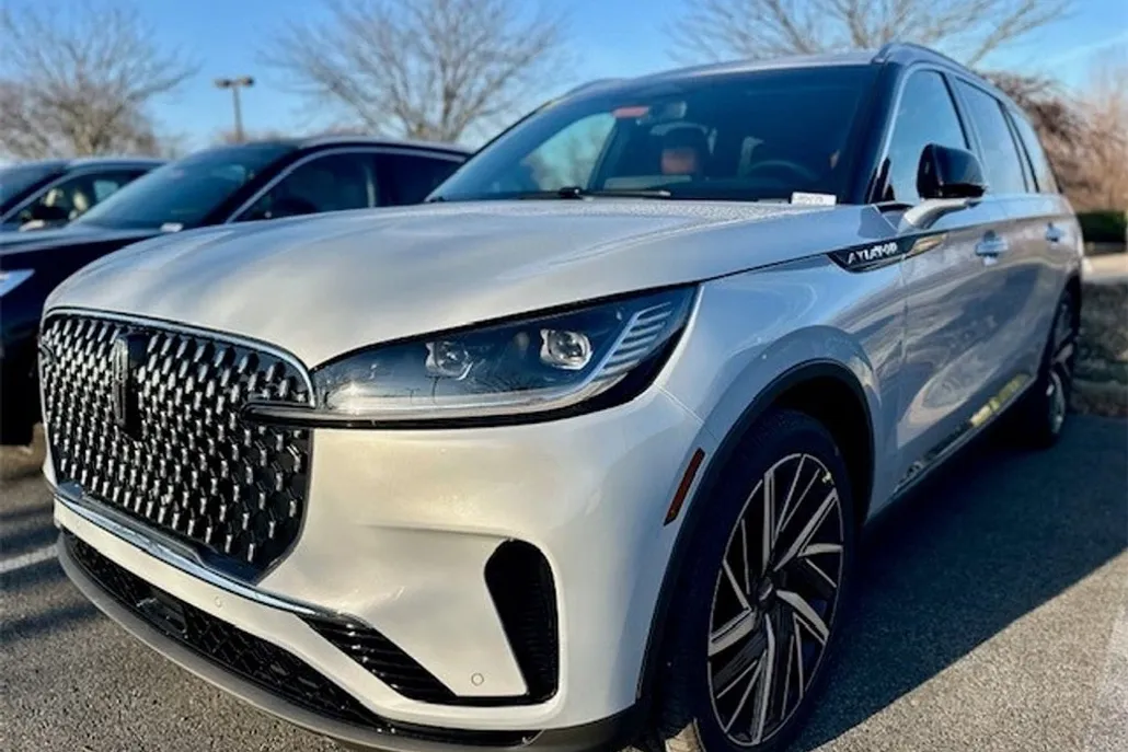 2025 Lincoln Aviator Reserve photo 1