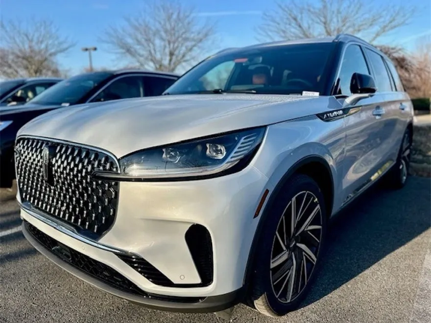 2025 Lincoln Aviator Reserve photo 1