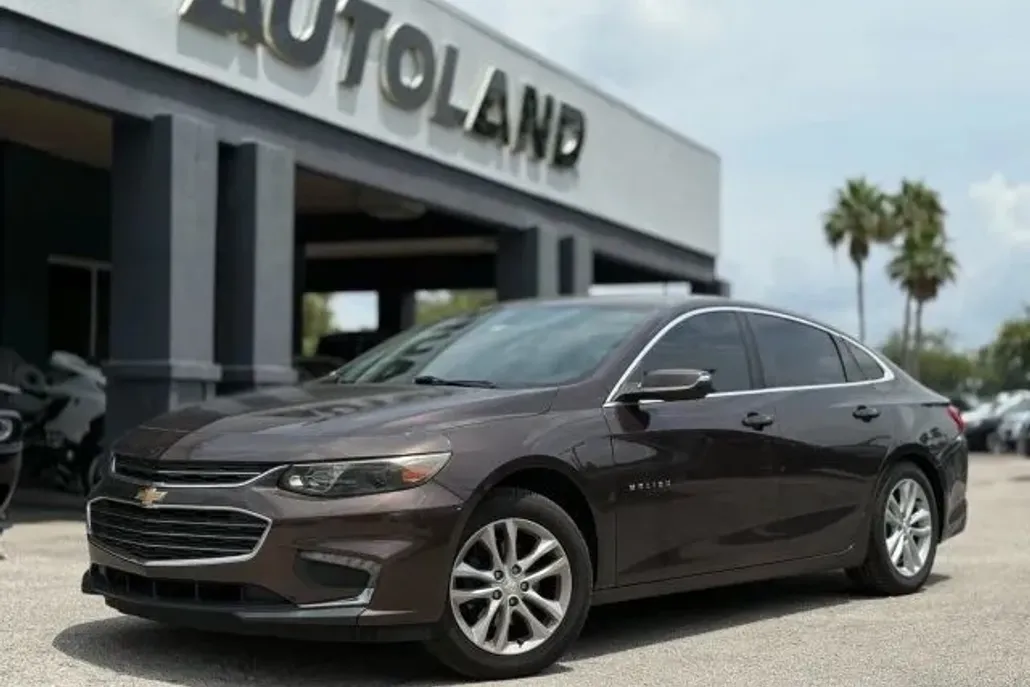 2016 Chevrolet Malibu 1LT photo 1