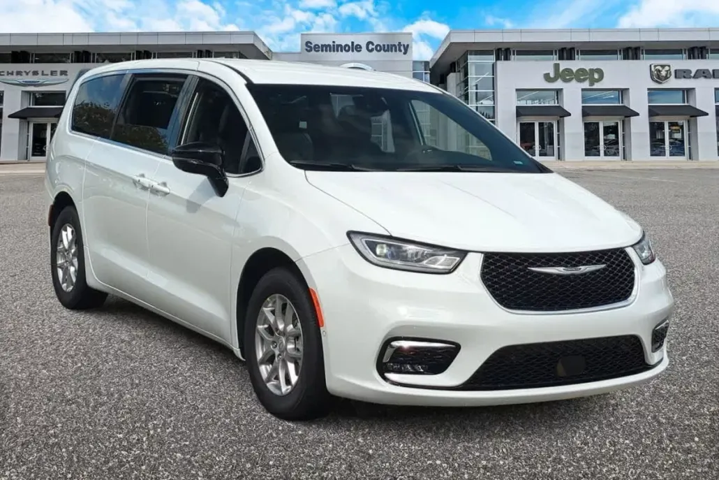 2026 Chrysler Pacifica photo 1