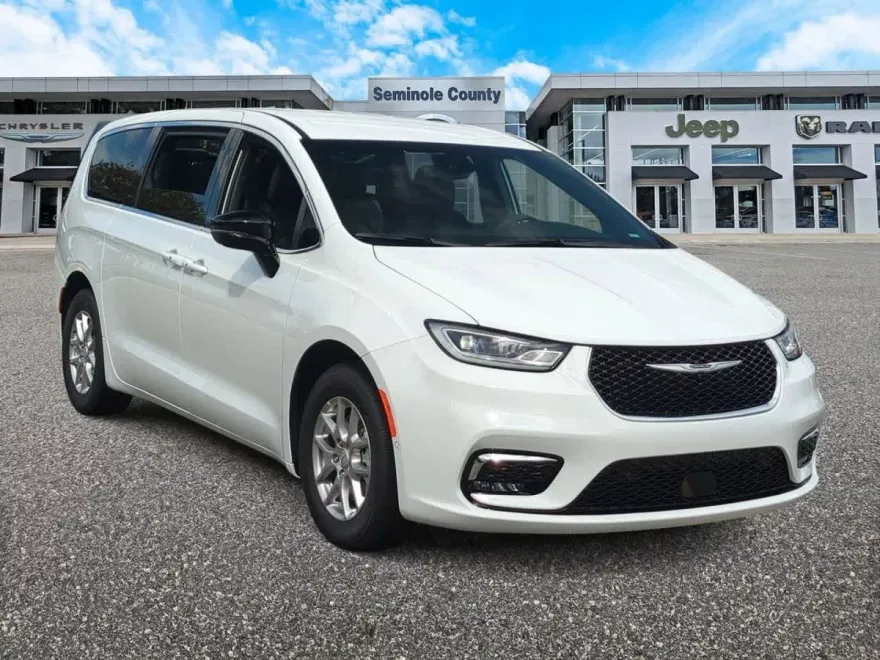 2026 Chrysler Pacifica photo 1