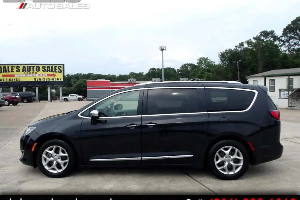 2020 Chrysler Pacifica Limited photo 1