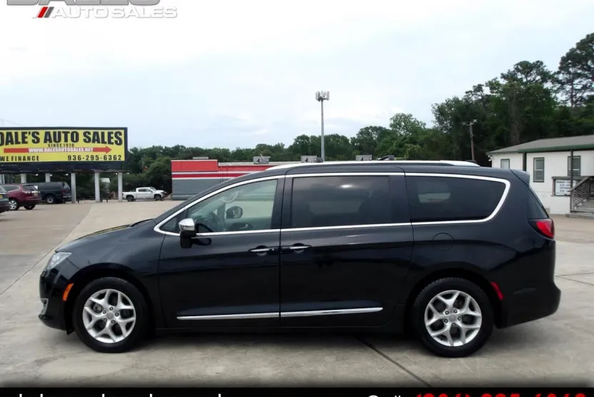 2020 Chrysler Pacifica Limited photo 1