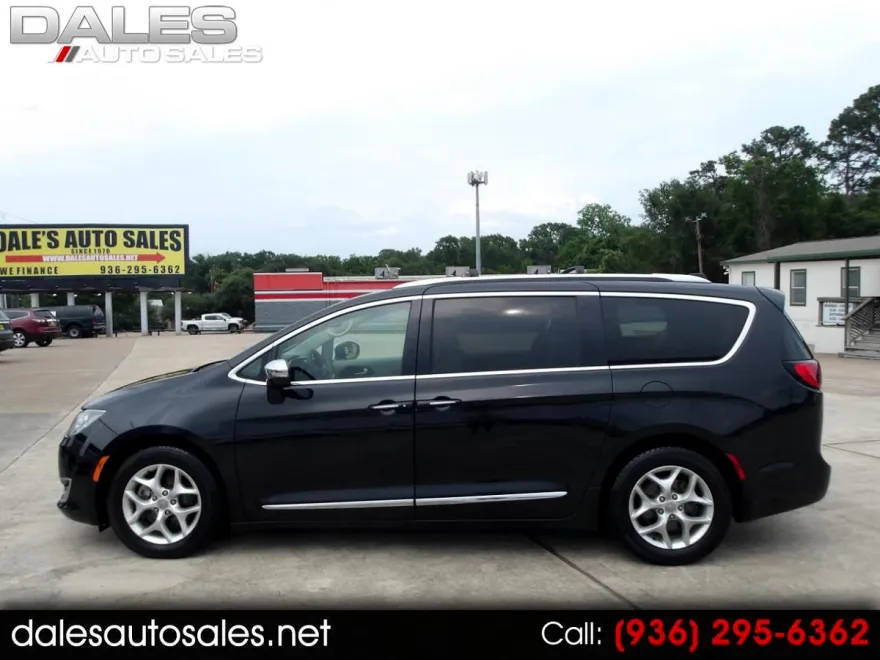 2020 Chrysler Pacifica Limited photo 1