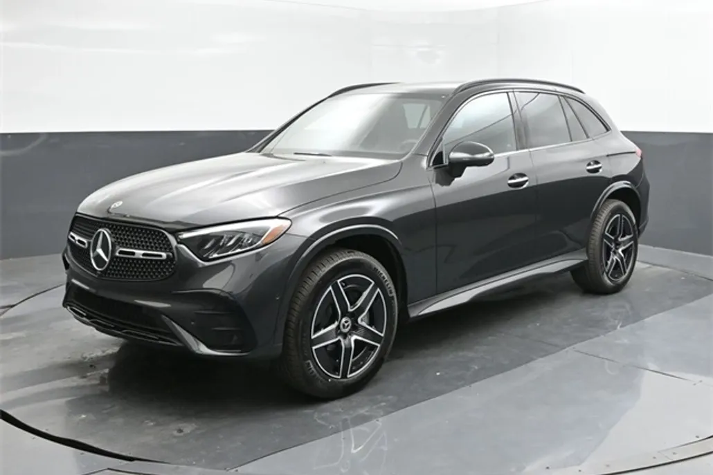 2025 Mercedes Benz GLC 300 photo 1