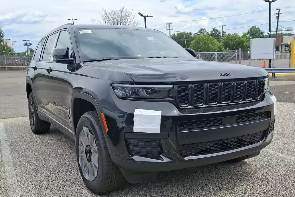 2025 Jeep Grand Cherokee Altitude photo 1