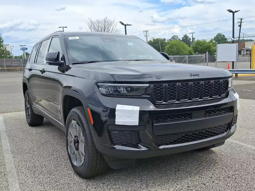 2025 Jeep Grand Cherokee Altitude photo 1
