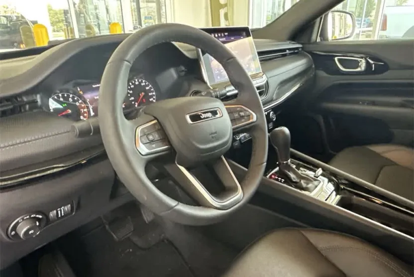 2025 Jeep Compass Latitude photo 1
