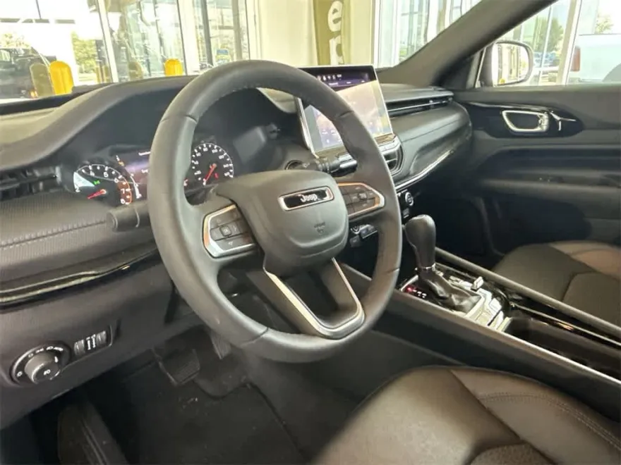 2025 Jeep Compass Latitude photo 1