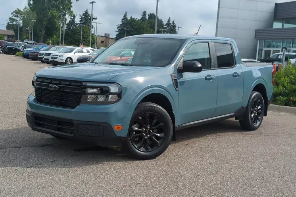 2023 Ford Maverick Lariat photo 1