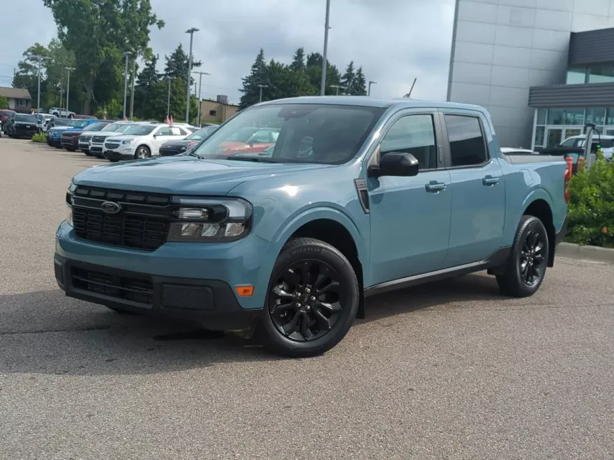 2023 Ford Maverick Lariat photo 1