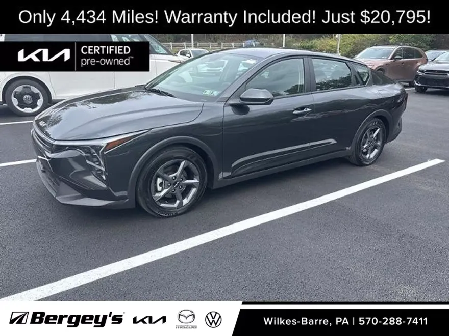 2025 Kia K4 LXS photo 1